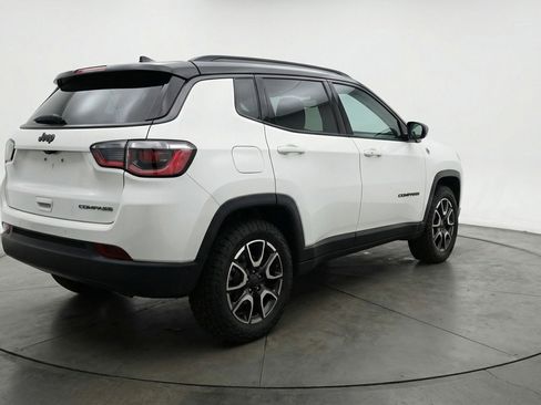 Used 2025 Jeep Compass Trailhawk w/ Trailer Tow Group AWD/4WD image 9