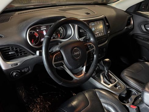 Used 2016 Jeep Cherokee Trailhawk w/ Leather Interior Group AWD/4WD image 11