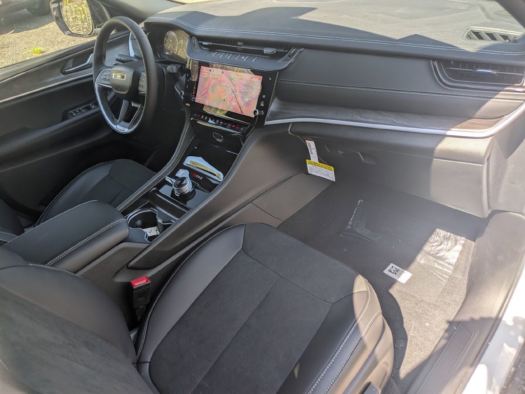 New 2026 Jeep Grand Cherokee Altitude AWD/4WD image 32
