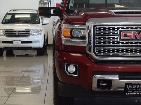 Used 2018 GMC Sierra 2500 Denali w/ Duramax Plus Package AWD/4WD image 8