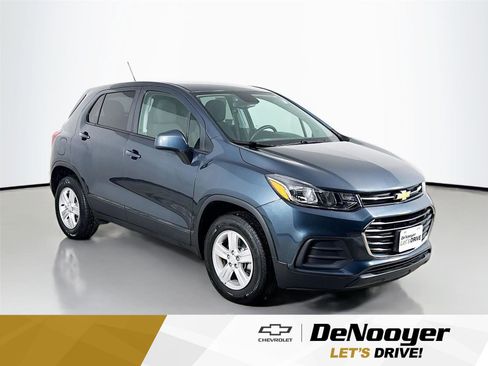 Used 2022 Chevrolet Trax LS w/ Tint and Cruise Package image 1
