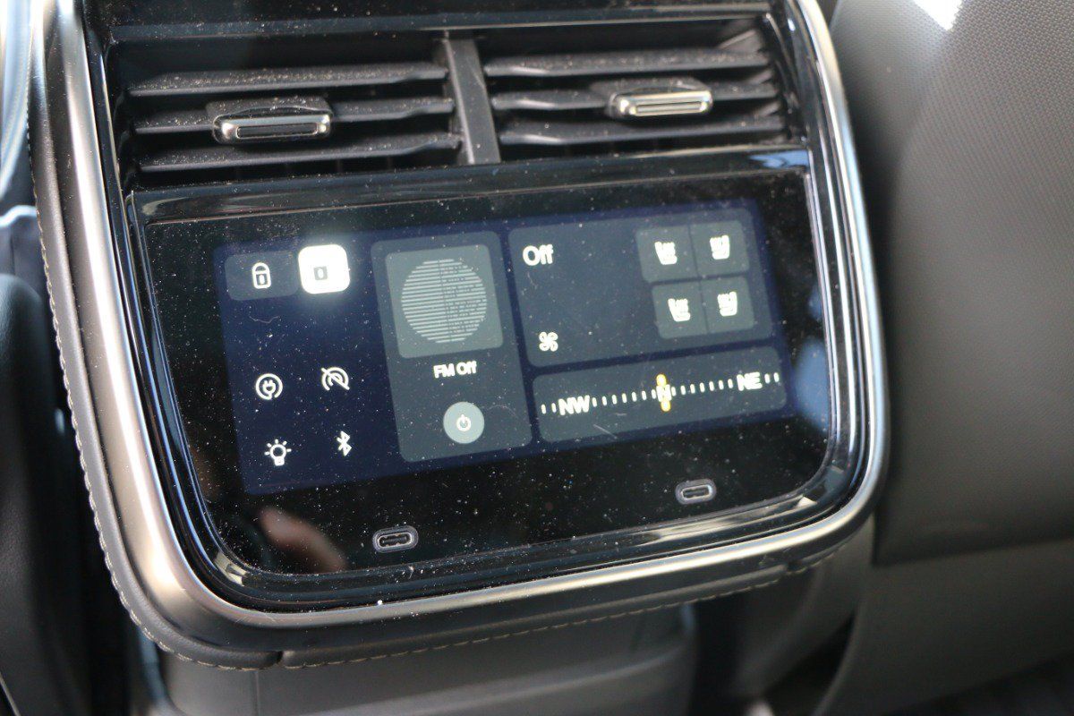 Used 2025 Rivian R1S Adventure Dual AWD/4WD image 26