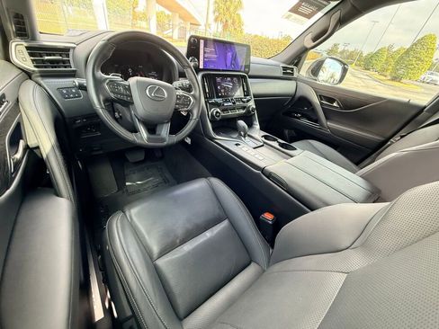 Certified 2025 Lexus LX 700h Luxury image 21