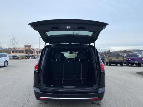 New 2026 Chrysler Pacifica Select image 17