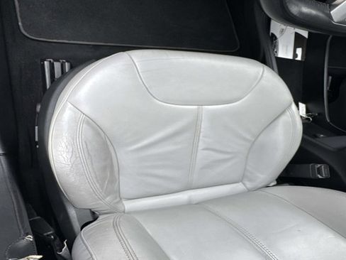 Used 2013 Tesla Model S Base image 12