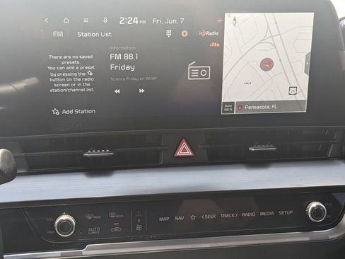 Used 2024 Kia Sportage EX image 19