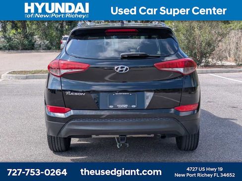 Used 2016 Hyundai Tucson SE w/ Option Group 02 FWD image 4