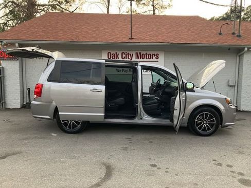 Used 2017 Dodge Grand Caravan GT image 9