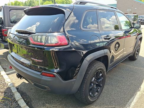 Used 2019 Jeep Cherokee Trailhawk AWD/4WD image 4