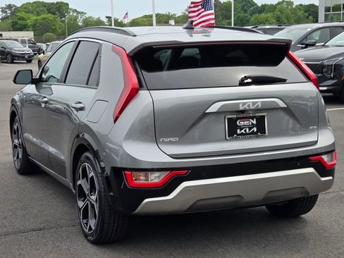 Used 2023 Kia Niro EX Touring FWD image 6