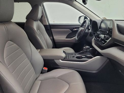 Used 2020 Toyota Highlander XLE image 21