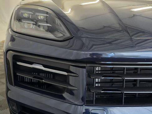 Certified 2025 Porsche Cayenne Coupe AWD/4WD image 34