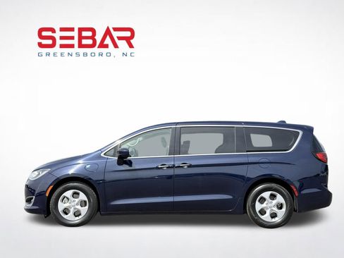 Used 2018 Chrysler Pacifica Touring Plus FWD image 15