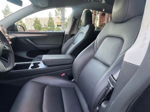Used 2024 Tesla Model Y Long Range AWD/4WD image 11