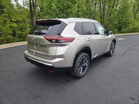 New 2026 Nissan Rogue Platinum AWD/4WD image 3
