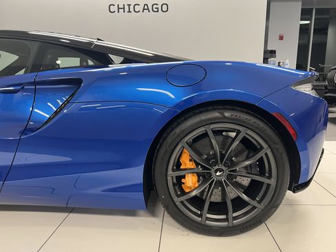 Used 2024 McLaren Artura image 13