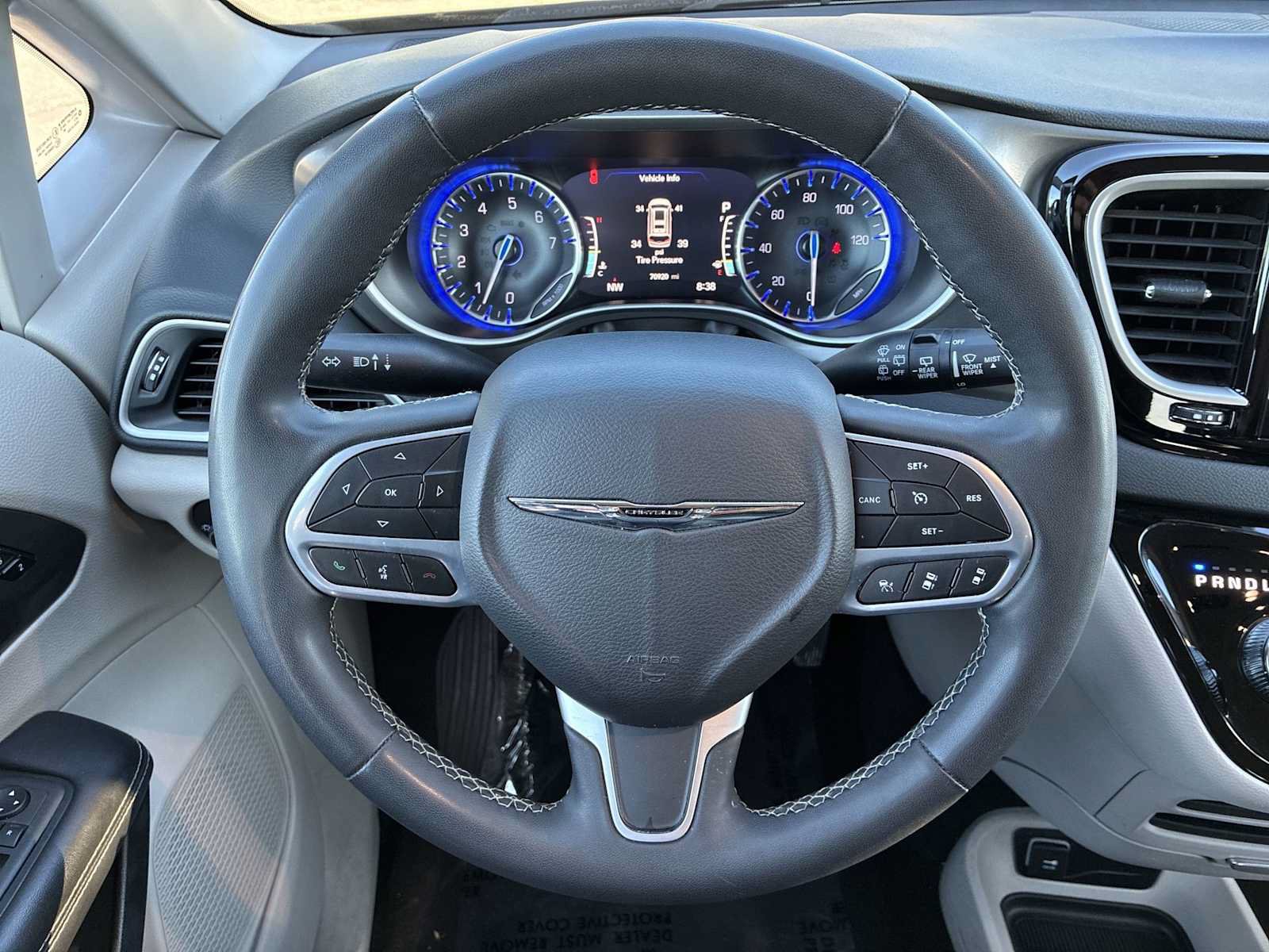 Used 2023 Chrysler Pacifica Touring-L FWD image 11