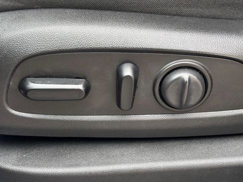 Used 2020 Chevrolet Equinox LT FWD image 17