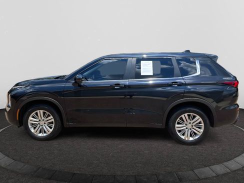 Used 2024 Mitsubishi Outlander ES FWD image 2