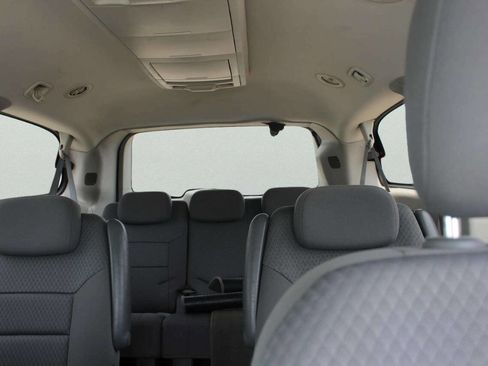 Used 2010 Chrysler Town & Country Touring FWD image 9
