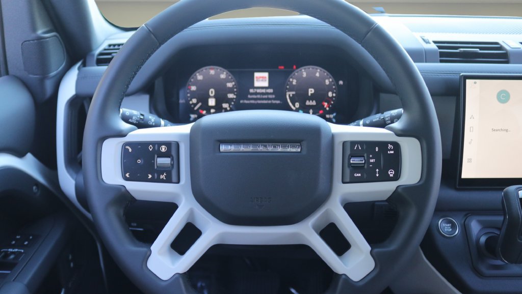 Used 2025 Land Rover Defender 110 X-Dynamic SE AWD/4WD image 18