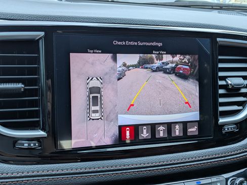 Used 2024 Chrysler Pacifica Pinnacle FWD image 35