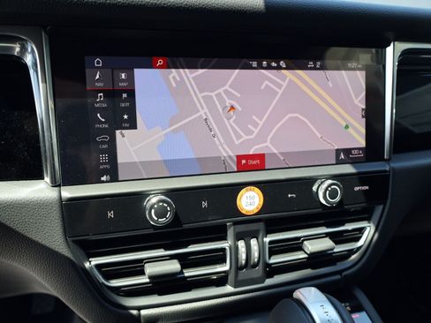 New 2026 Porsche Macan AWD/4WD image 18
