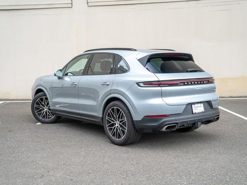 Used 2024 Porsche Cayenne image 3