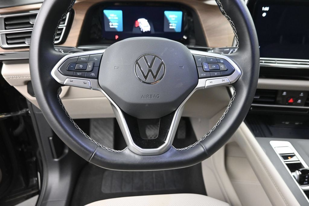 Used 2025 Volkswagen Atlas SE AWD/4WD image 19