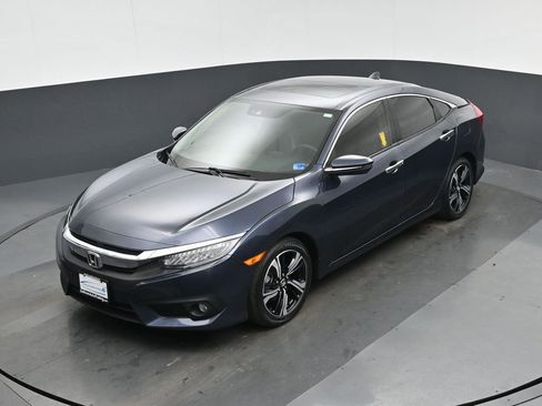 Used 2018 Honda Civic Touring image 62