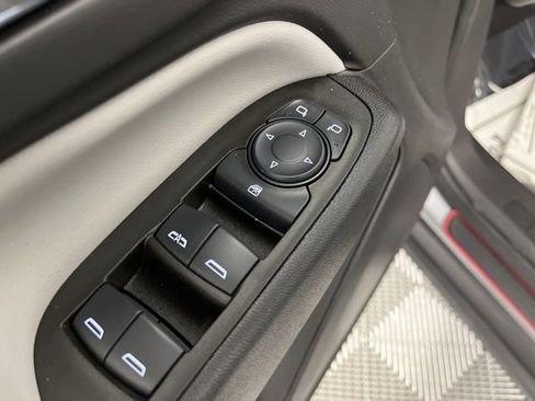 Used 2024 Chevrolet Equinox LS FWD image 33