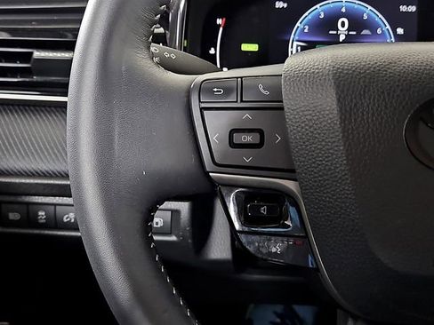Used 2025 Toyota Camry SE FWD image 20