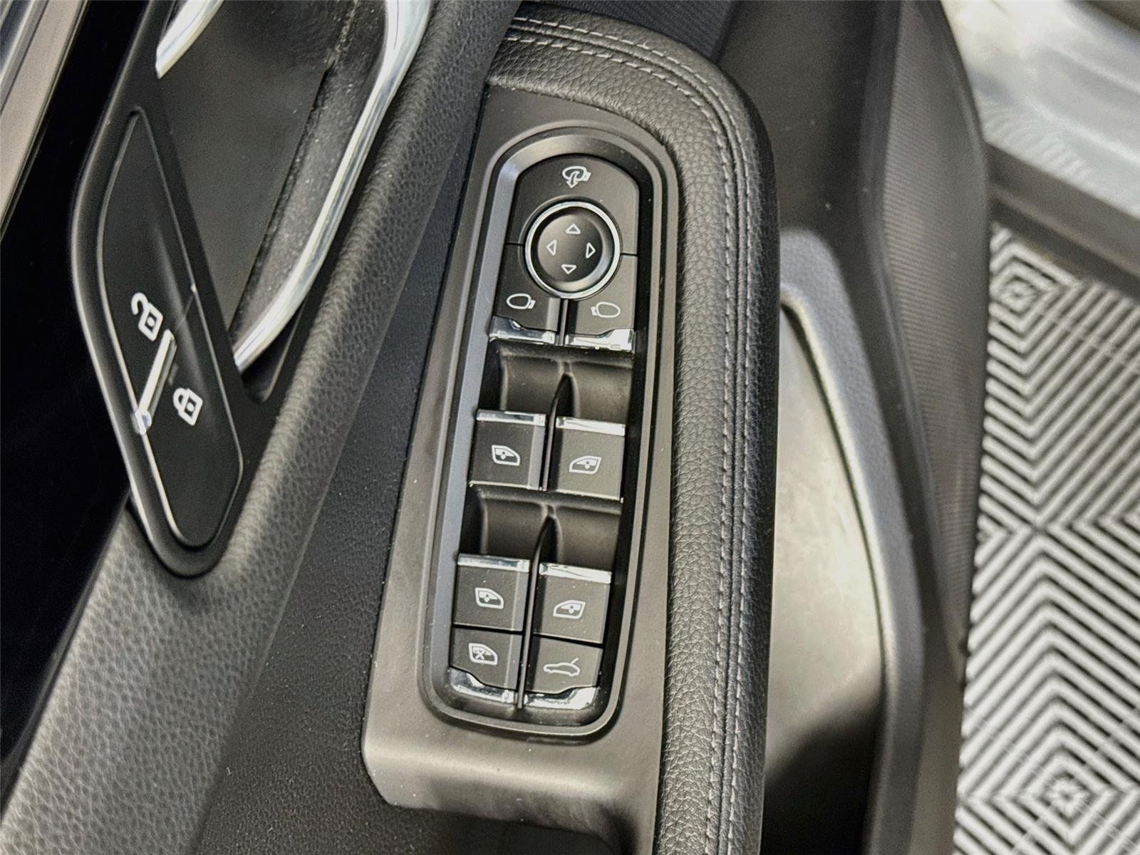 Used 2023 Porsche Macan AWD/4WD image 20