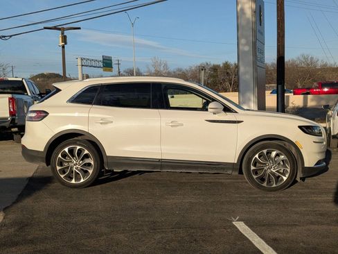 Used 2022 Lincoln Nautilus Reserve image 2