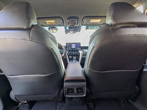 Used 2021 Toyota Venza Limited image 23