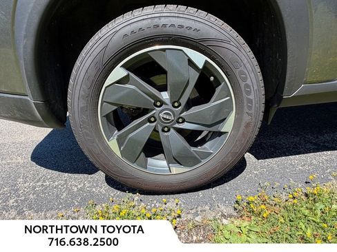 Used 2025 Nissan Rogue SV AWD/4WD image 13