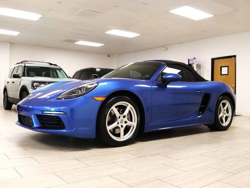 Used 2018 Porsche 718 Boxster RWD image 3
