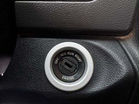 Used 2017 RAM 1500 Classic SLT RWD image 15