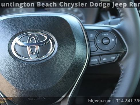 Used 2025 Toyota Corolla SE image 19