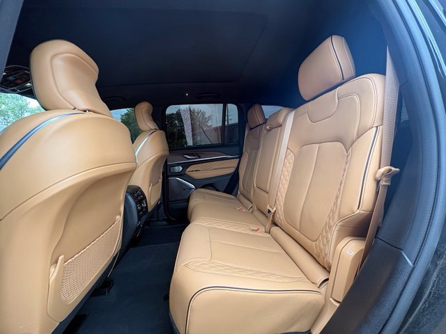 Used 2023 Jeep Grand Cherokee Summit AWD/4WD image 24