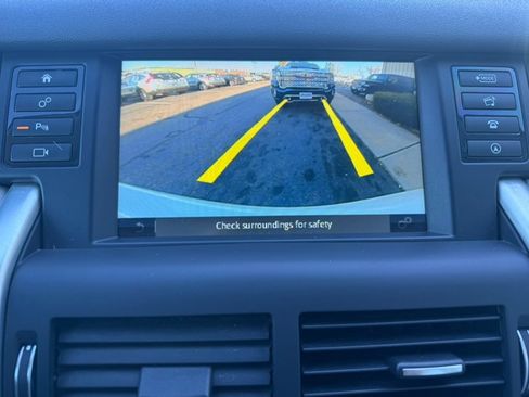 Used 2019 Land Rover Discovery Sport SE image 19