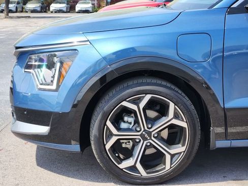 Used 2023 Kia Niro SX Touring FWD image 7