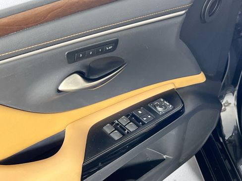 Used 2025 Lexus ES 350 w/ Premium Package FWD image 18