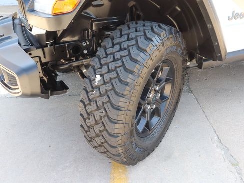 Used 2025 Jeep Wrangler Unlimited Sport S 4xe AWD/4WD image 19