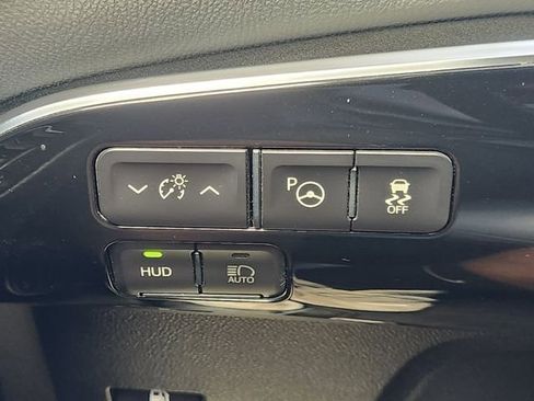 Used 2019 Toyota Prius Limited FWD image 21