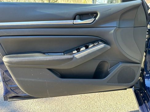 Used 2024 Nissan Altima 2.5 SR image 11