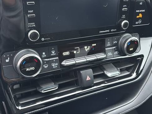 Used 2021 Toyota Highlander XSE image 22