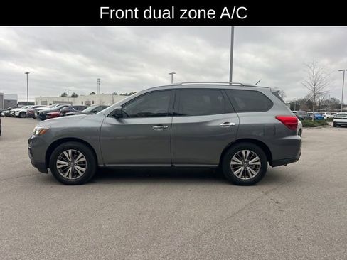 Used 2018 Nissan Pathfinder SV image 4