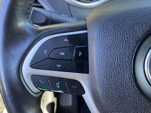 Used 2018 Jeep Cherokee Latitude Plus image 23