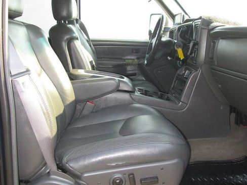 Used 2005 Chevrolet Silverado 2500 LT w/ Heavy-Duty Power Package AWD/4WD image 27